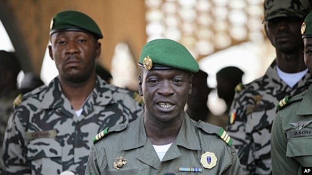 Mali's junta leader Captain Amadou Sanogo speaks during a new news conference at his headquarters in Kati, April 3, 2012.