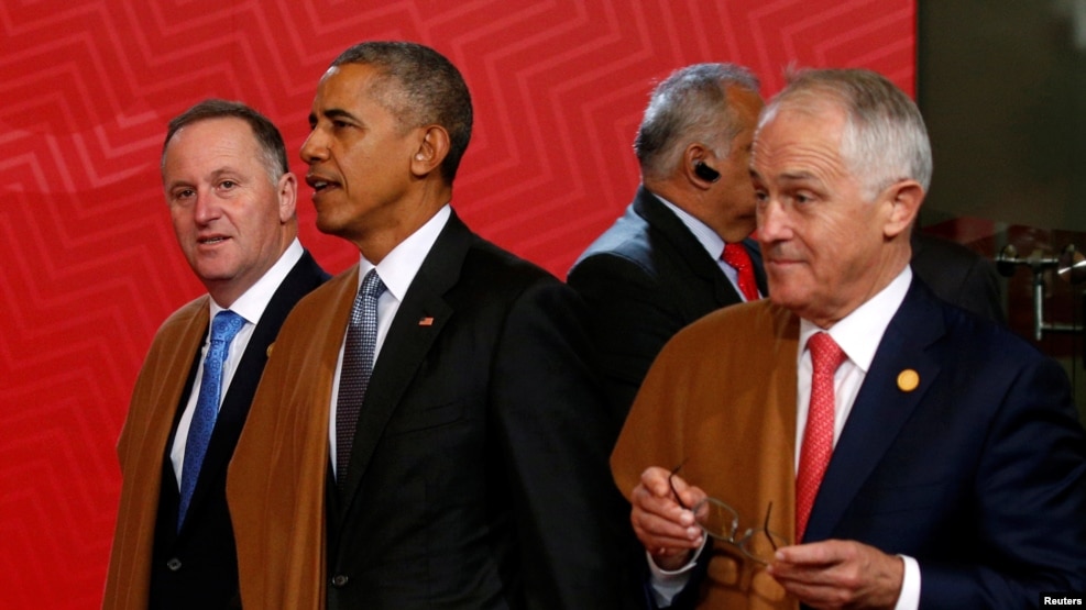 Thủ tướng New Zealand John Key (bên trái), Tổng thống Hoa Kỳ Barack Obama, và Thủ tướng Australia Malcolm Turnbull trong trang phục truyền thống của Peru khi tham dự Hội nghị Thượng đỉnh APEC ở Lima, Peru, ngày 20/11/2016.