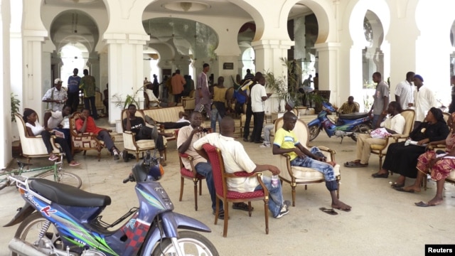 Protesters occupy Mali's presidential palace in the capital Bamako, May 21, 2012. 