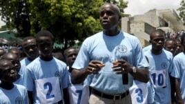 Carl Lewis en una actividad como embajador de la FAO.