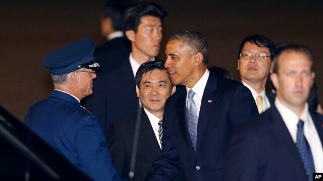 Tổng thống Mỹ Barack Obama đến sân bay quốc tế Haneda ở Tokyo, ngày 23/4/2014.