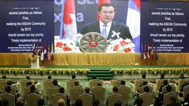 Kambodžanski premijer Hun Sen govori na Samitu ASEAN-a