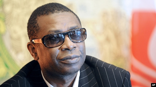 World-renowned Senegalese singer Youssou N'Dour announced that he was running for president against incumbent Abdoulaye Wade in February 26 elections, (File).