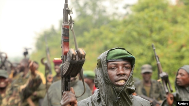 Combattants du M23 célébrant une victoire à Rumangabo, au nord de Goma, le 28 juillet 2012