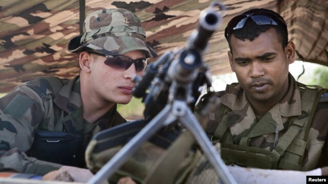 French soldiers man a checkpoint at the French controlled area of the Bamako airport, January 26, 2013.