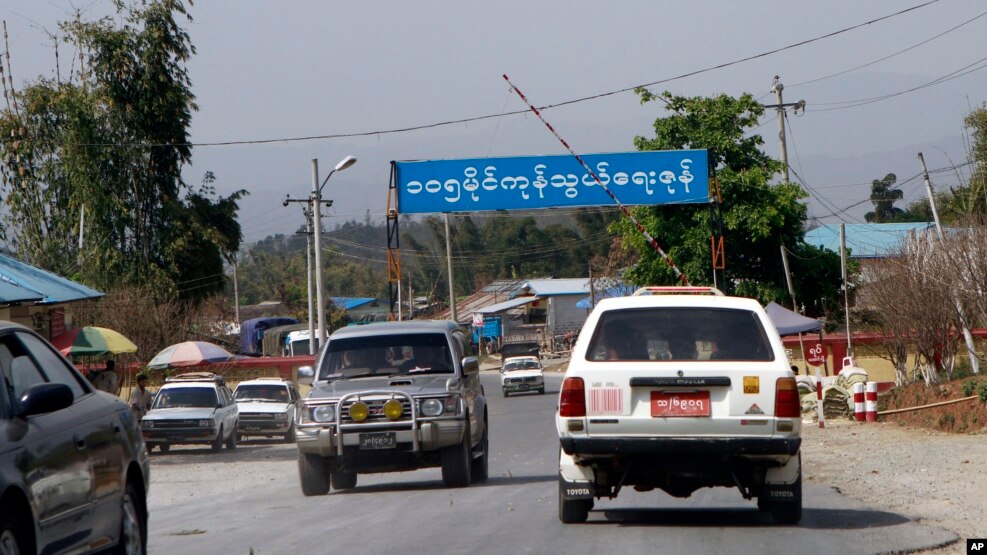 ၁၀၅ မိုင္ ကုန္သြယ္ေရးဇံု ျမင္ကြင္း မွတ္တမ္းဓါတ္ပံု (မတ္လ ၂၀၁၂)