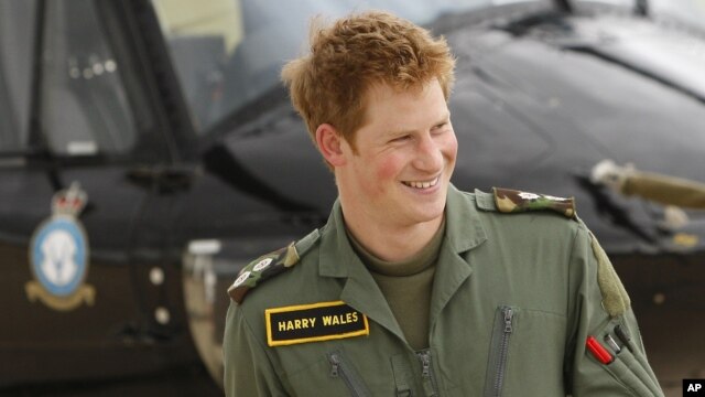 El príncipe Harry se graduó el pasado febrero como piloto del sofisticado helicóptero "Apache".