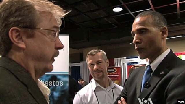 Ông Larry Graves đóng vai Tổng thống Obama tại hội nghị ở Arlington, Virginia 