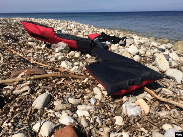 A life jacket discarded on the beach as refugees and other migrants are still arriving by the hundreds daily, according to people inside the refugee camp in Lesbos, Greece, April 1, 2016. (H. Murdock/VOA)