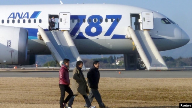 Passengers walk away from ANA's Boeing 787 Dreamliner plane after it made an emergency landing at Takamatsu airport, western Japan, Jan. 16, 2013.