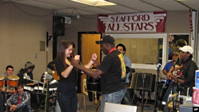 Members of Septo Tipico Tivoli teach students Cuban dances.