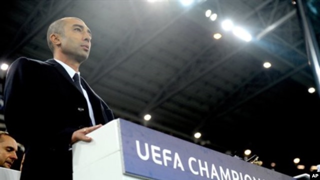 Manajer Chelsea, Roberto Di Matteo, dipecat setelah rapat darurat tengah malam di kamp latihan klub tersebut, pasca kekalahan 0-3 melawan Juventus dalam Liga Champions musim ini (20/11).