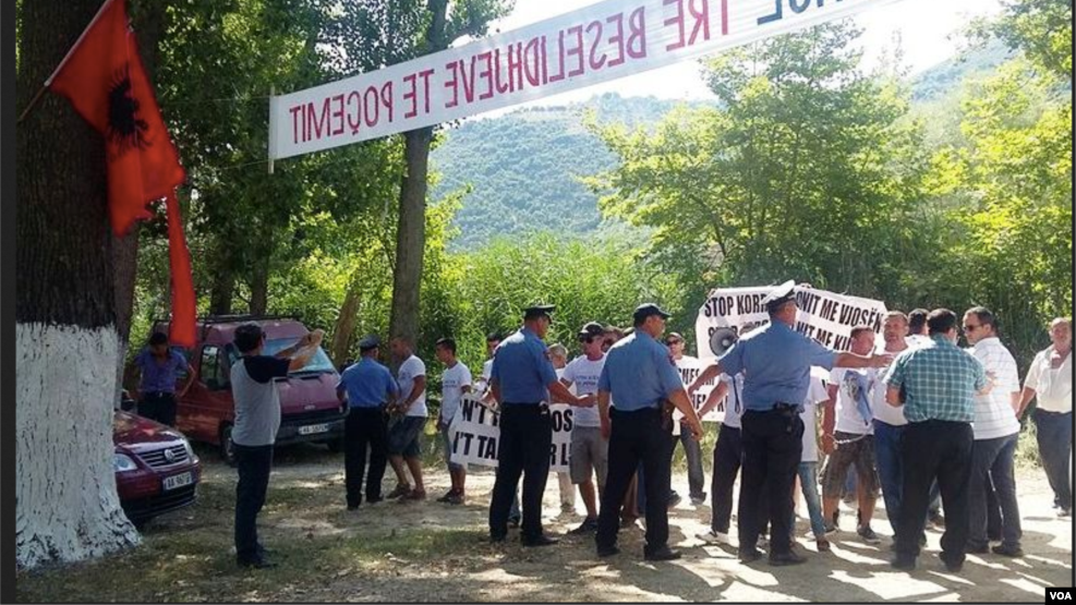 Banorët e Luginës së Vjosës në protestë