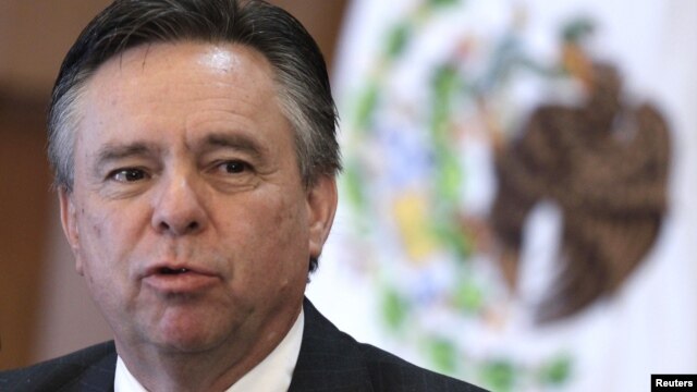 El embajador de México en Estados Unidos, Eduardo Medina Mora, se metió en el debate sobre el control de armas señalando las preocupaciones de su país.