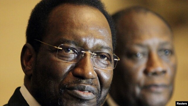 Mali's interim President Dioncounda Traore, left, with ECOWAS chairman, Ivory Coast President Alassane Ouattara, Abidjan, May 2012.