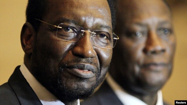 Mali's interim President Dioncounda Traore, left, with ECOWAS chairman, Ivory Coast President Alassane Ouattara, Abidjan, May 2012.