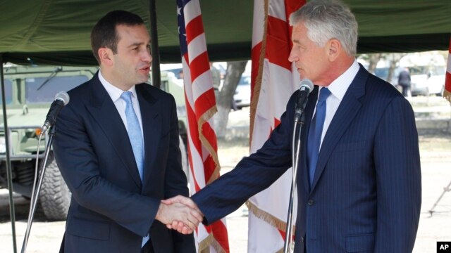 Министр обороны США Чак Хейгел и министр обороны Грузии Ираклий Аласания 