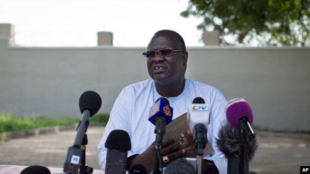 FILE - A July 26, 2013 photo shows former South Sudan VP Riek Machar speaking to the media to announce he will run for the presidency in 2015 against President Salva Kiir, who sacked Machar and his cabinet this week, Juba, South Sudan. 