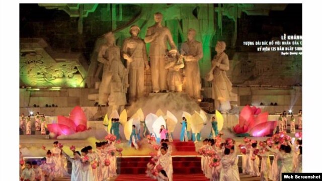 Khánh thành tượng đài Bác Hồ với nhân dân các dân tộc tỉnh Tuyên Quang ((ảnh của báo Tuyên Quang)