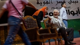 Presidential hopeful Abdel Moneim Aboul Fotouh appeals to a wide section of Egypt's electorate, Cairo, May 15, 2012. (Y. Weeks/VOA)