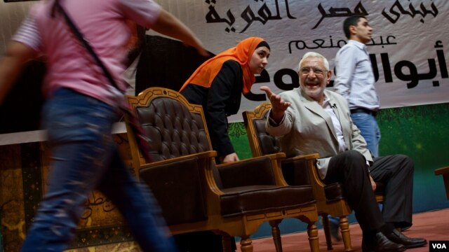 Presidential hopeful Abdel Moneim Aboul Fotouh appeals to a wide section of Egypt's electorate, Cairo, May 15, 2012. (Y. Weeks/VOA)