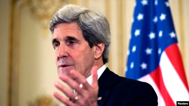 Ngoại trưởng Hoa Kỳ John Kerry nói chuyện tại cuộc họp báo ở Paris, 31/3/14