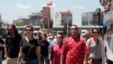 Para demonstran melakukan aksi berdiri dalam diam di Alun-Alun Taksim di Istanbul, Turki (18/6). (AP/Petr David Josek)