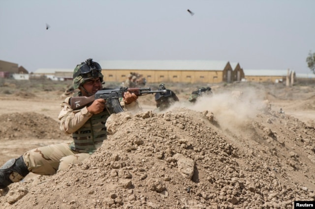 Iraqi soldiers train with members of the U.S. Army 3rd Brigade Combat Team, 82nd Airborne Division, at Camp Taji, Iraq, in this U.S. Army photo released June 2, 2015.