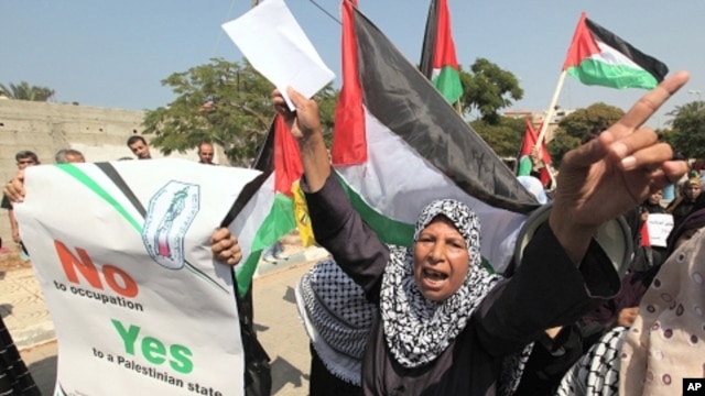 A Palestinian woman shouts slogans during a rally in support of President Mahmoud Abbas' bid for statehood recognition at the United Nations, in Gaza City September 22, 2011.
