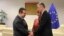 Srpski premijer Ivica Dačić rukuje se sa premijerom Kosova Hašimom Tačijem, u prisustvu visoke predstavnice EU Ketrin Ešton