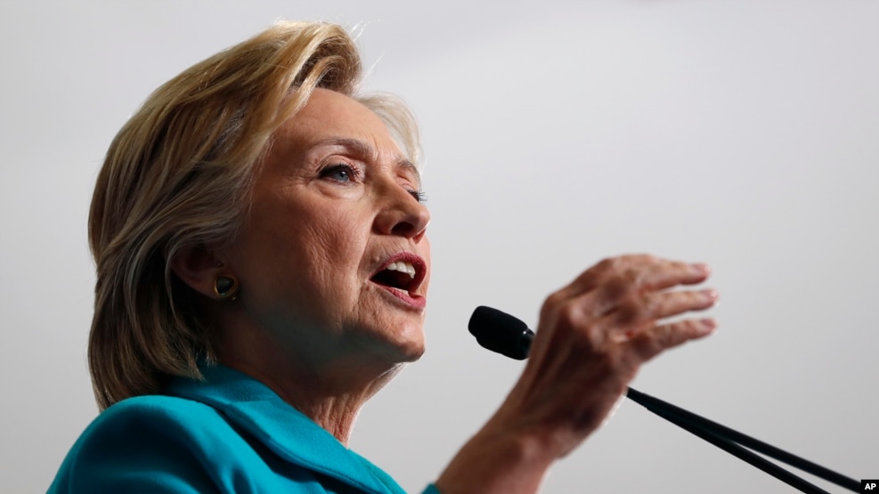 Ứng cử viên tổng thống đảng Dân chủ Hillary Clinton phát biểu tại 1 cuộc mít tinh ở Reno, Nevada, 25/8/2016.