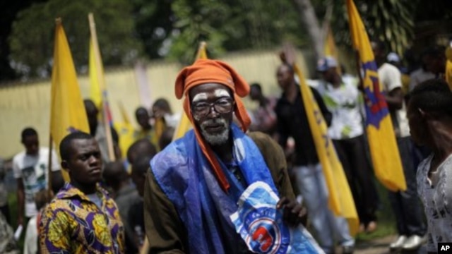 A supporter of President Joseph Kabila stands at his party's headquarters in Kinshasa, Democratic Republic of Congo, December 1, 2011.