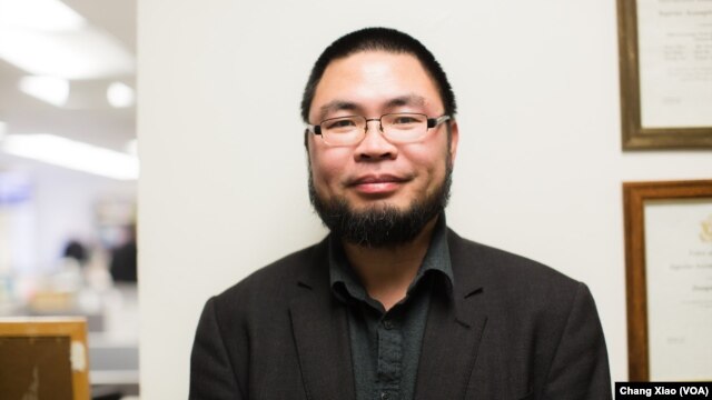 旅居美国纽约的独立媒体人北风(2015年2月11日,美国之音常晓拍摄)