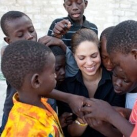 Soledad O'Brien with the children of the Lighthouse orphanage in Port-au-Prince
