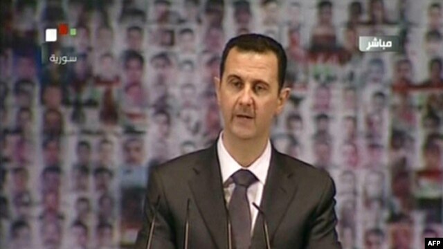 Gambar yang diambil dari televisi Suriah ini menunjukkan gambar Presiden Suriah, Bashar al-Assad saat memberikan pidatonya di Damaskus, terkait situasi terakhir di negara Suriah (6/1).