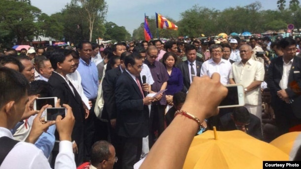 Religious ceremony with the CNRP at Angkor Wat Temple. (Courtesy photo: CNRP)