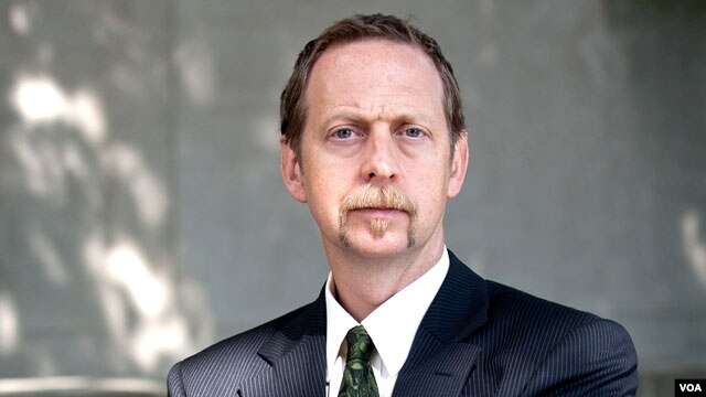 Journalist/Blogger Scott Sterns