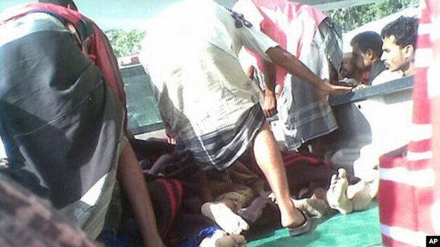 Wounded army soldiers are taken away from the scene of a suicide bombing near the southern Yemeni city of Zinjibar, capital of the Abyan province, March 4, 2012.
