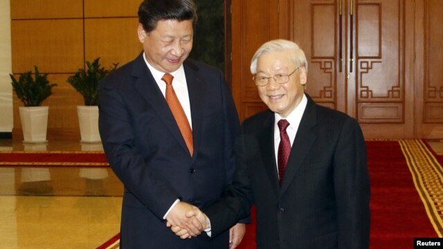 Chủ tịch Trung Quốc Tập Cận Bình và Tổng bí thư Nguyễn Phú Trọng trong một cuộc gặp ở Hà Nội hôm 5/11/2015. 