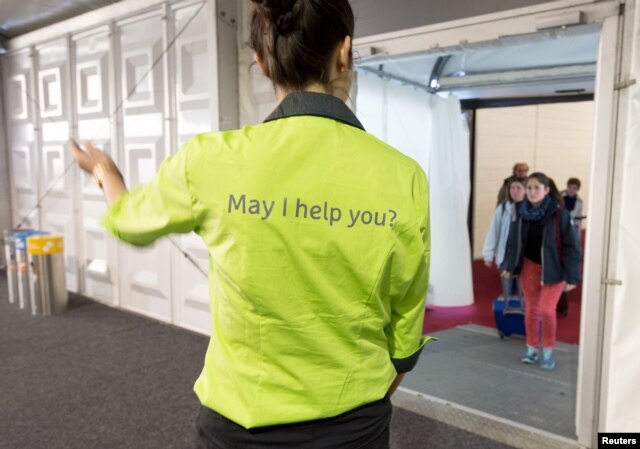 Passengers check in at Brussels Airport, which partially re-opened following a bomb blast 12 days ago, in Zaventem, Belgium, April 3, 2016.