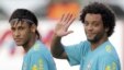 Pemain sepakbola Brazil, Neymar (kiri), dan sesama pemain tim nasional Marcello, pada sesi latihan sebelum Olimpiade London 2012. (Foto: Dok)