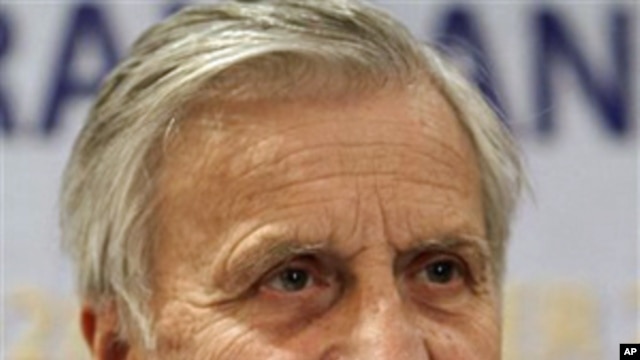European Central Bank chief Jean-Claude Trichet speaks to the media during a press conference (file photo - 27 Oct. 2010)