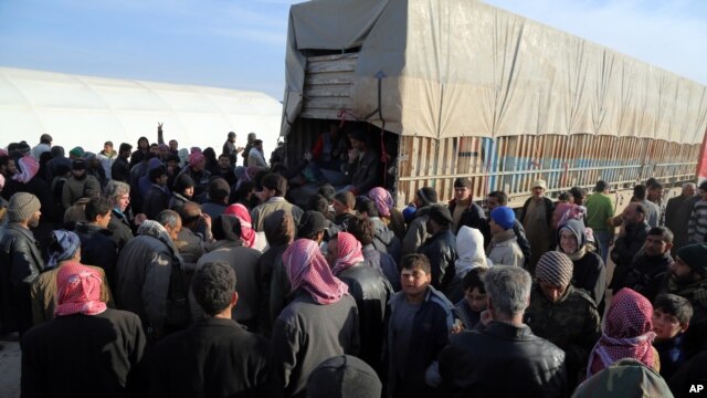 Các nước láng giềng của Syria đang cung cấp nơi tạm trú cho khoảng 4,8 triệu người tị nạn. Cao ủy Tị nạn LHQ nói rằng các nước khác phải gánh vác một phần gánh nặng này.