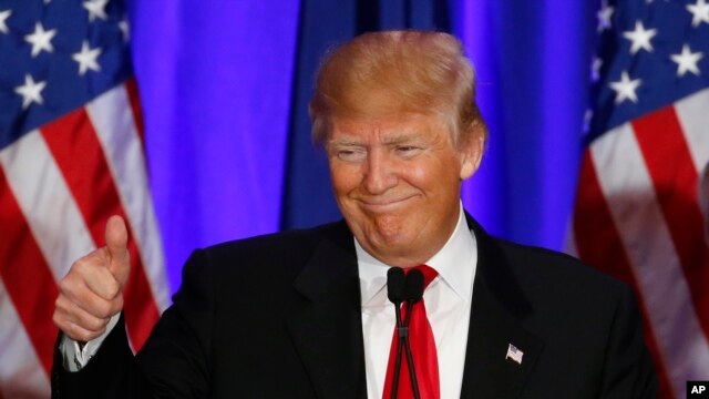 Ứng cử viên Đảng Cộng hòa Donald Trump trong một sự kiện vào đêm bầu cử ở thành phố Spartanburg, bang South Carolina, ngày 20 tháng 2, 2016.