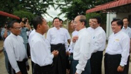 သမၼတဦးသိန္းစိန္ႏွင့္ ၈၈ မ်ဳိးဆက္ေက်ာင္းသား ေခါင္းေဆာင္ေတြ ေတြ႔ဆံုၾကစဥ္။  ( Credit to ဦးလွေမာင္ေရႊ)