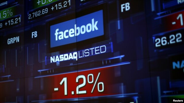 Numerosos usuarios se quejaron por Twitter de la caída de Facebook dando pie a rumores de sabotaje.