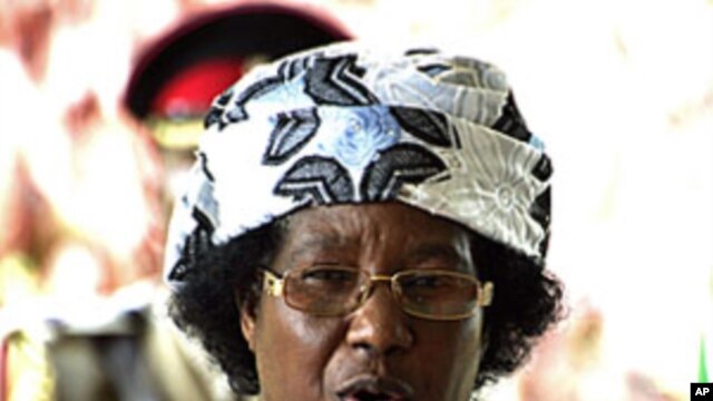 Malawi's new President Joyce Banda gives a press conference in Lilongwe (file photo). 