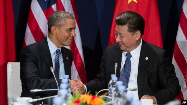Tổng thống Barack Obama và Chủ tịch Trung Quốc Tập Cận Bình tại Hội nghị biến đổi khí hậu của Liên Hiệp Quốc ở Le Bourget, ngoại ô Paris, ngày 30/11/2015.