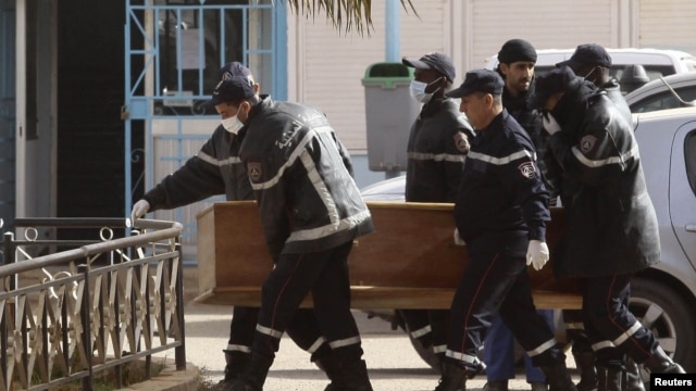 Rescue workers carry the coffin of one of the hostages killed during a hostage crisis in a gas plant at the hospital in In Amenas, January 21, 2013. 