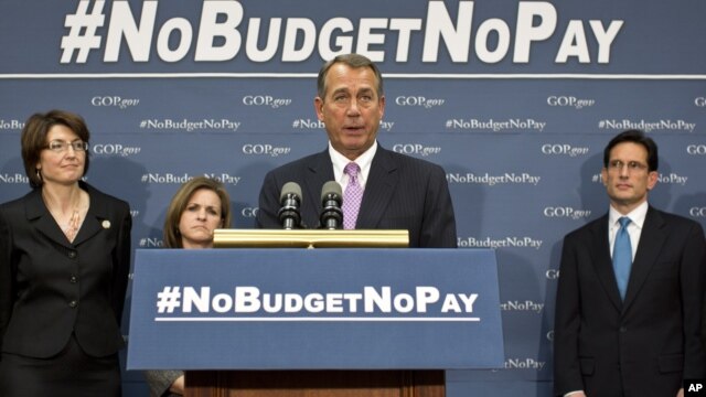 John Boehner (ao centro), líder da maioria Republicana na Câmara dos Representantes do Congresso norte-americano